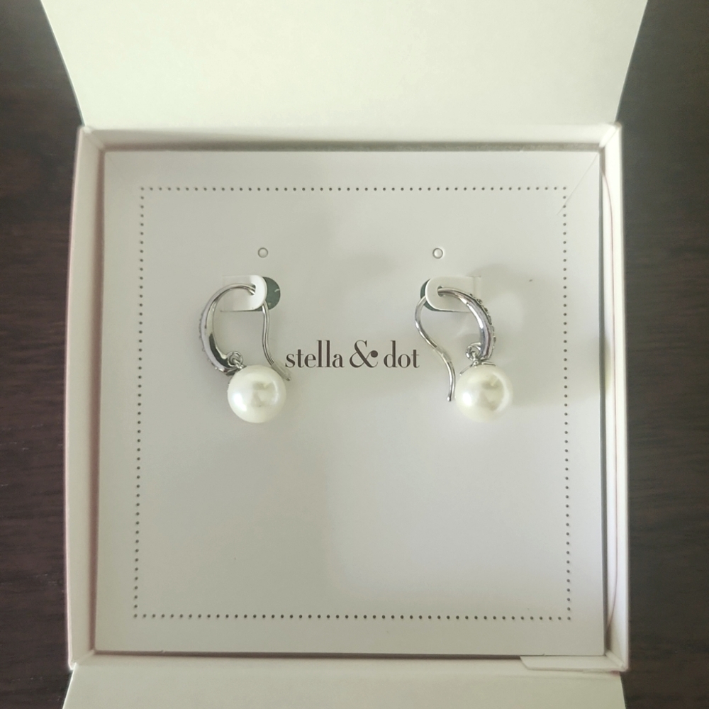 Stella and Dot Maddie Pearl earrings